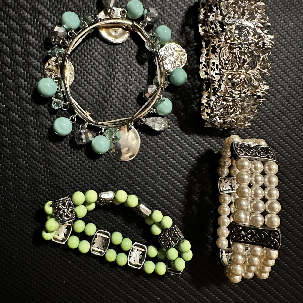 🖤 BOGO FREE🖤4 stretchy bracelets